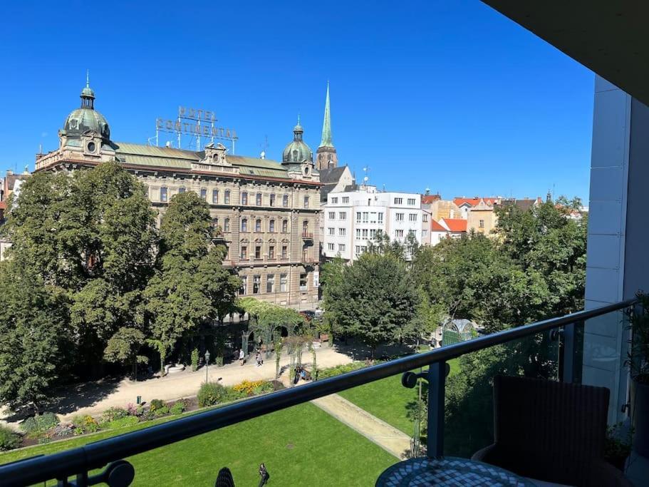 Apartment In Historical Center With Park View Plzeň Eksteriør billede